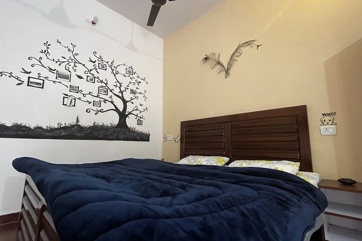 Room 2 of 33
