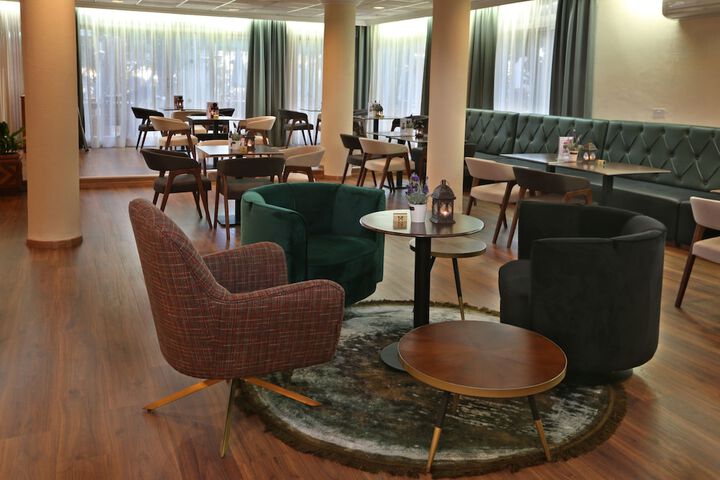 Entrance & Lobby