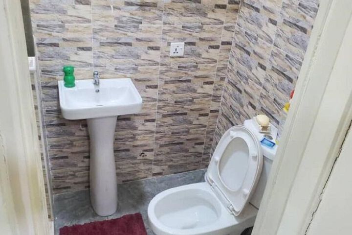 Room 4 of 17