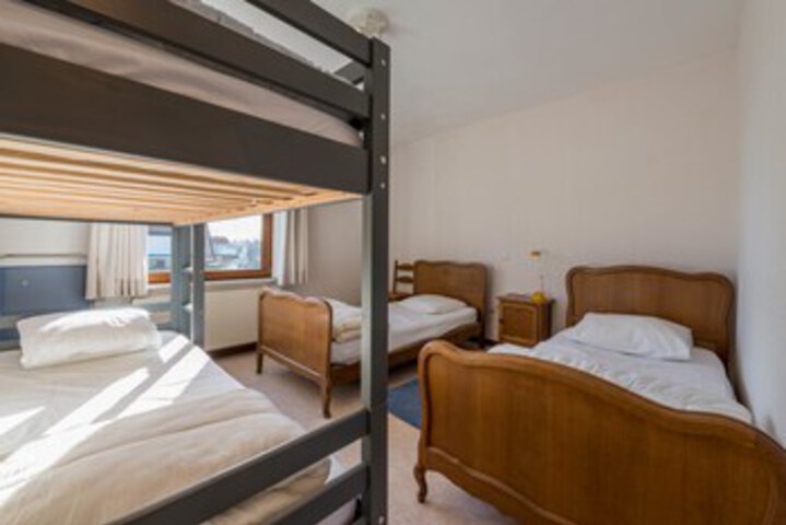 Room 9 of 14