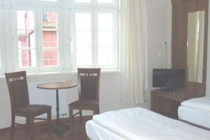 Room 8 of 39