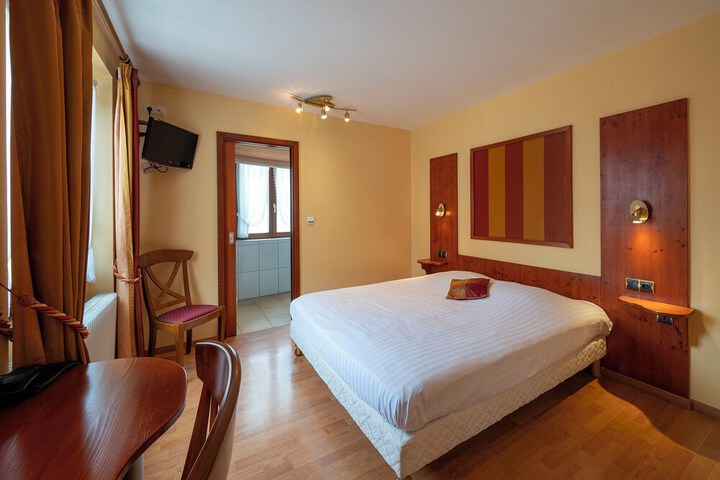 Room 15 of 30