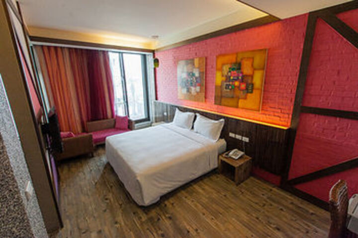 Room 6 of 30