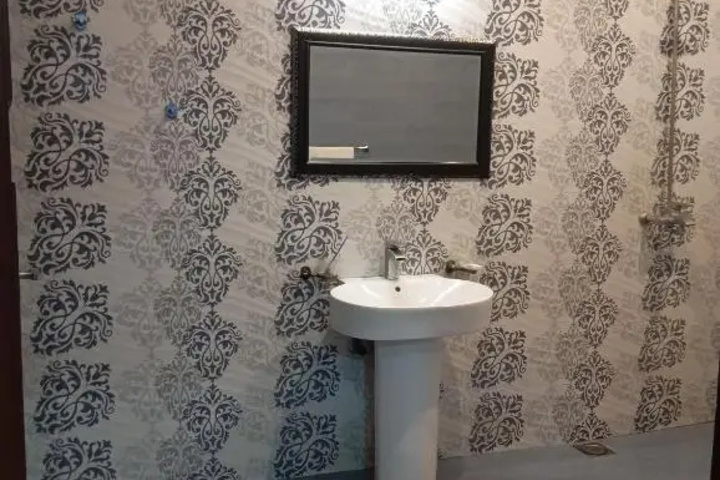 Room 8 of 18