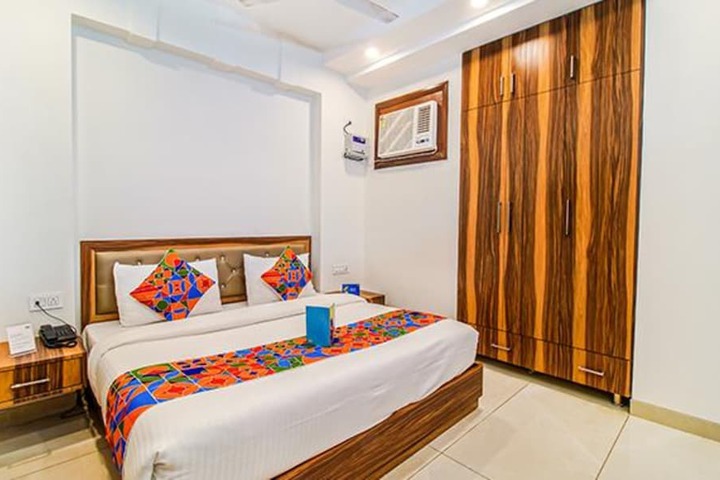 Room 15 of 24
