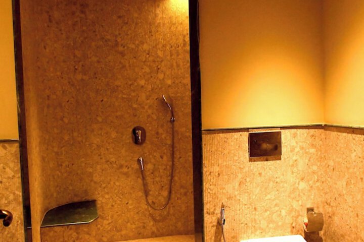 Room 17 of 41