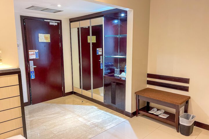 Room 27 of 101