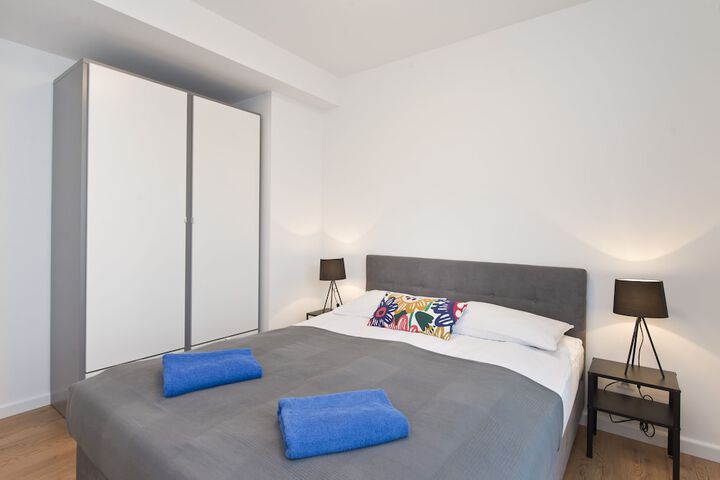 Room 55 of 181