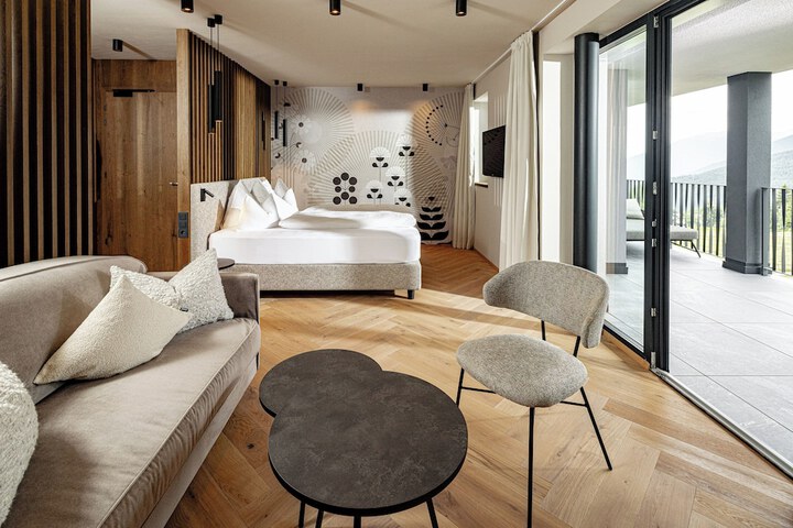 Room 16 of 76