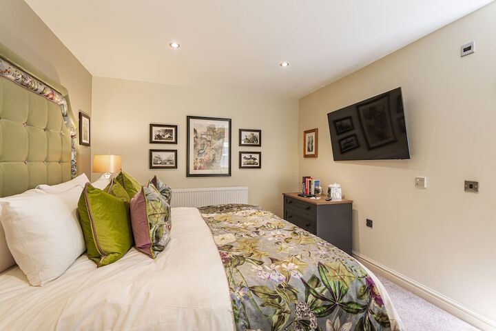 Room 35 of 169