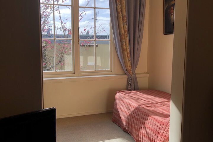 Room 18 of 48