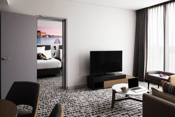 Room 3 of 128