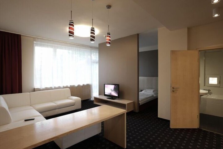 Room 22 of 49