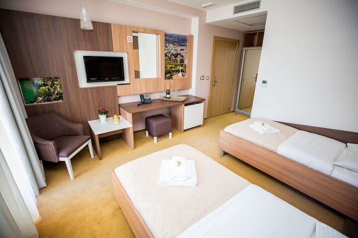Room 12 of 40