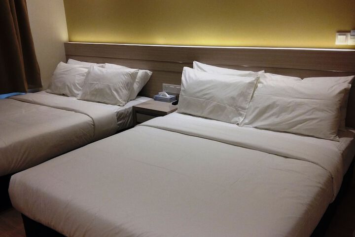 Room 5 of 12