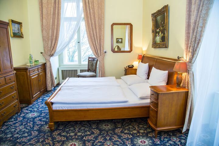 Room 13 of 40