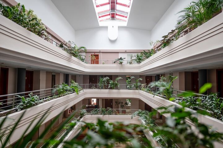 Entrance & Lobby