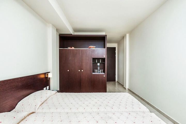 Room 16 of 48