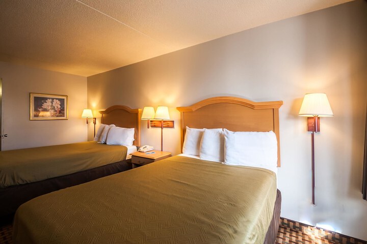 Standard Room, King or Two Doubles (2 of 6)