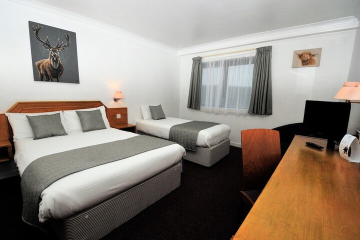 Room 10 of 33