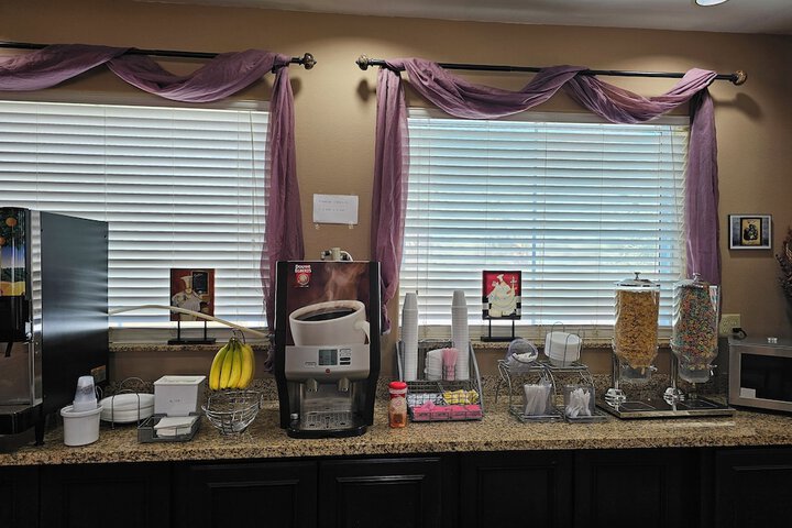 Breakfast/Coffee Service 27 of 44