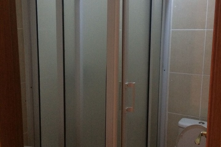 Room 4 of 9