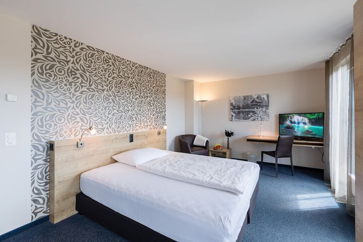 Room 12 of 32