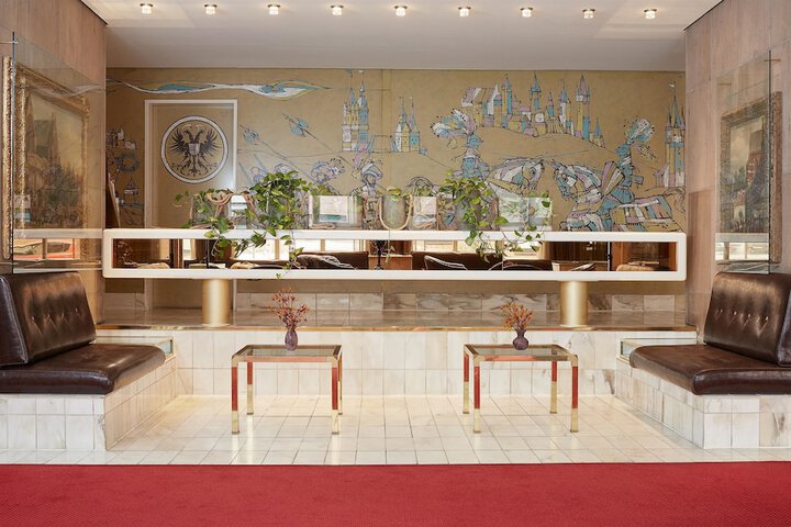 Entrance & Lobby