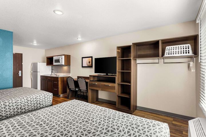 1 Queen Bed Suite (8 of 17)