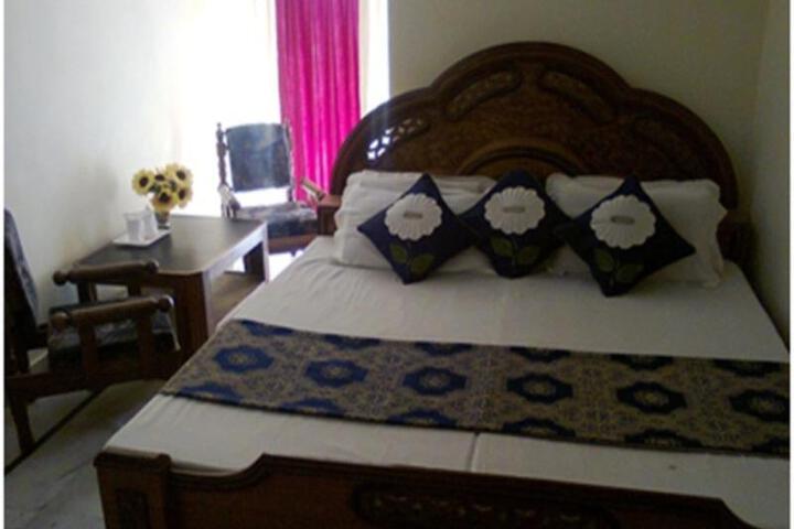 Hotel Arsh Bhowali