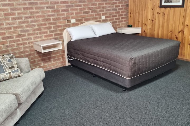 Room 4 of 52