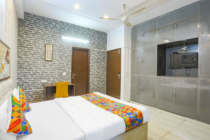 Room 14 of 30