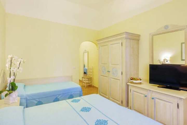 Room 6 of 22