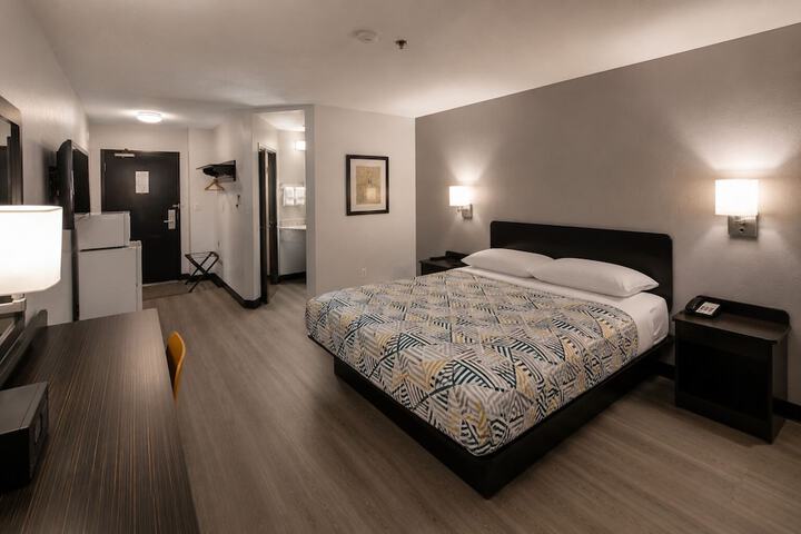 Room 4 of 12