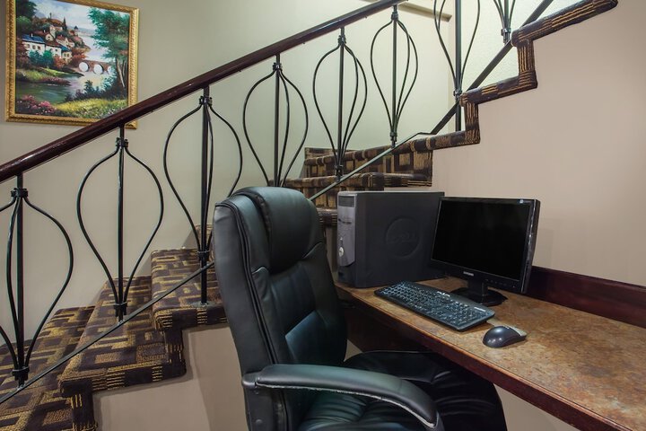 Business Center 34 of 34