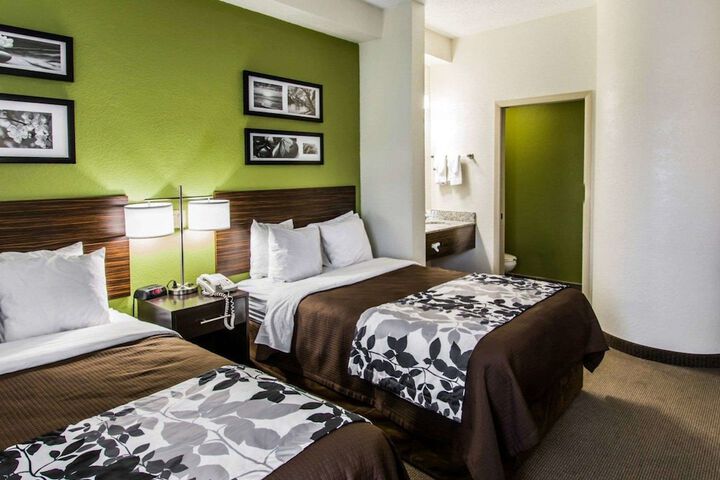 2 Double Beds (7 of 10)