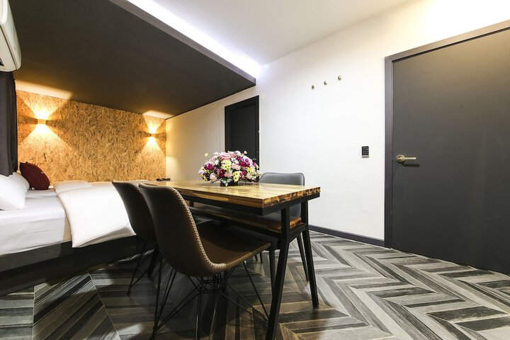 Room 2 of 29