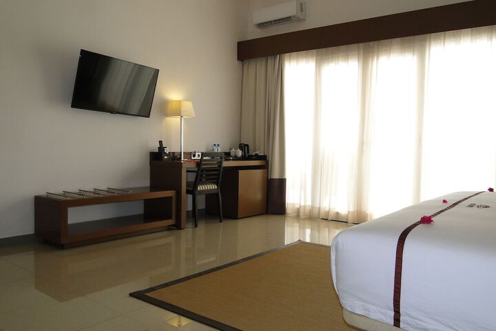 Room 10 of 103