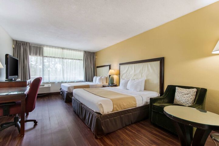 1 King Bed (14 of 18)