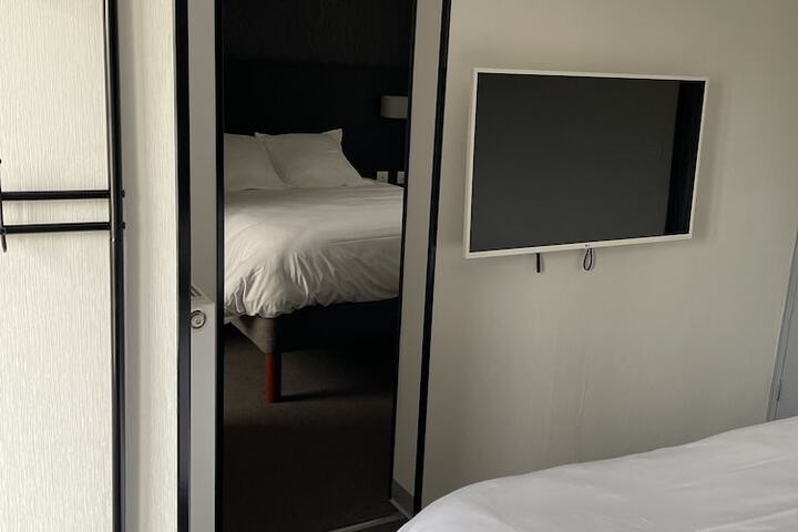 Room 27 of 72