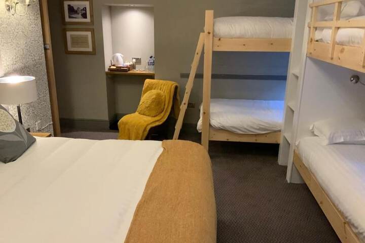 Room 13 of 32