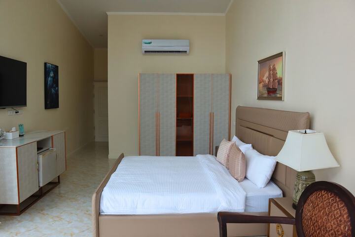 Room 3 of 31