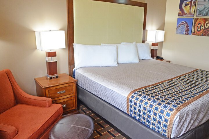 1 King Bed (10 of 27)