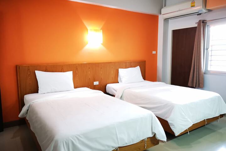 Room 7 of 9