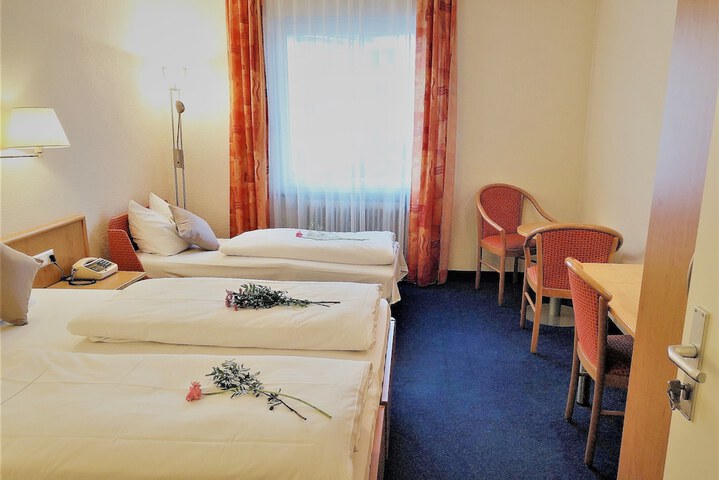 Room 4 of 44