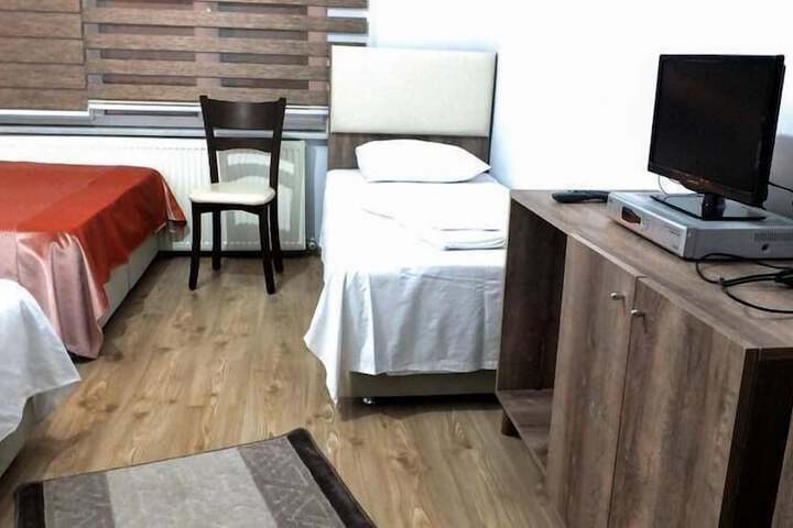 Room 4 of 16