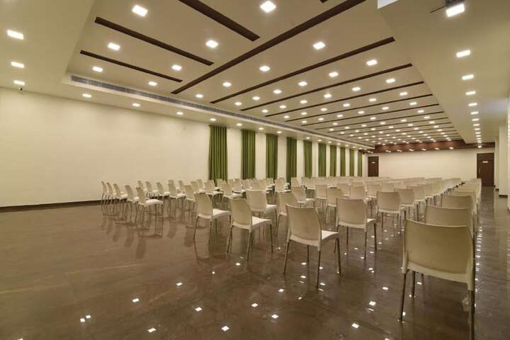 Business Center 41 of 43
