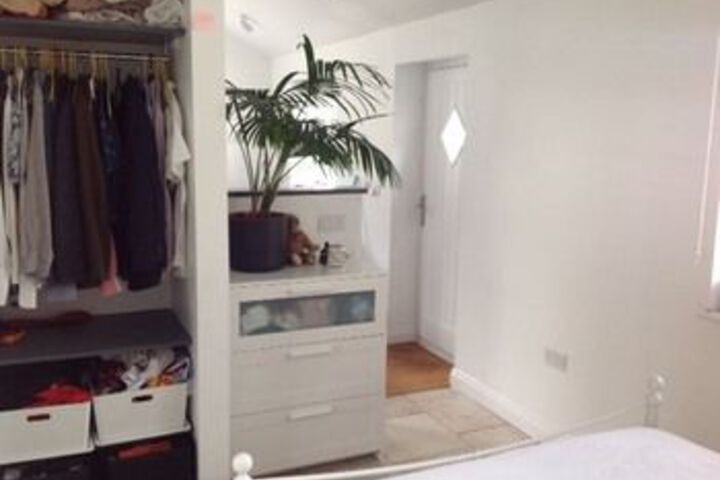 Room 6 of 15