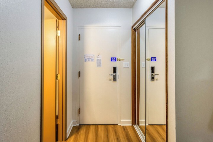 Room 21 of 38