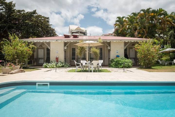 Photo of Hôtel LES BANANIERS